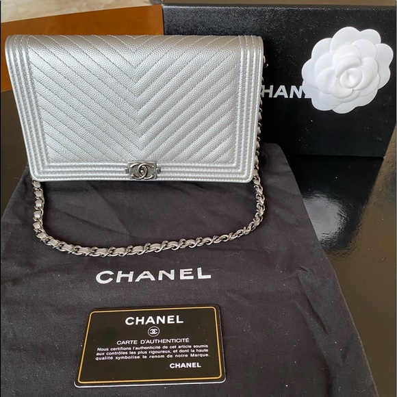 ❌SOLD❌CHANEL WOC Clutch Chevron Grey Metallic - Picture 3 of 12